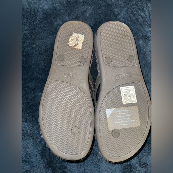 UGG Women's Plush Gray Slippers (worn) - Picture 3 of 4